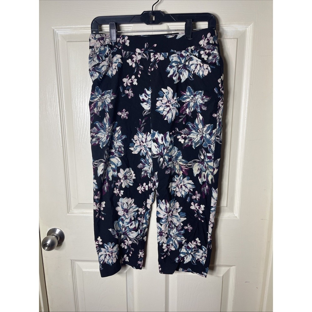 Time & Tru Size MED BlackFloral, Pull-On Capri Pants, Stretch, Pockets